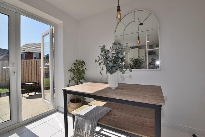 3 bed Detached to rent Image 6