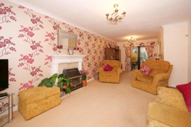 Lounge/Dining Area