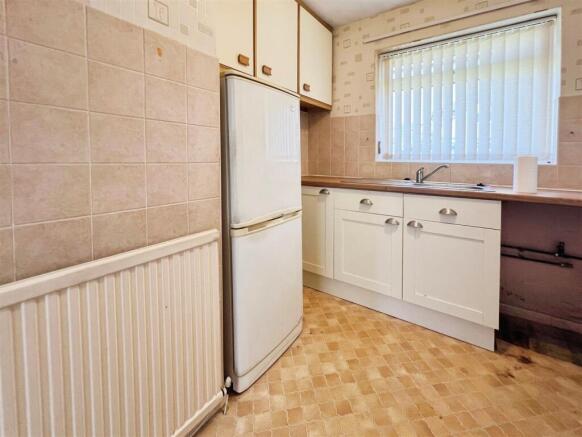 2 bed Semi-Detached Bungalow for sale Image 7