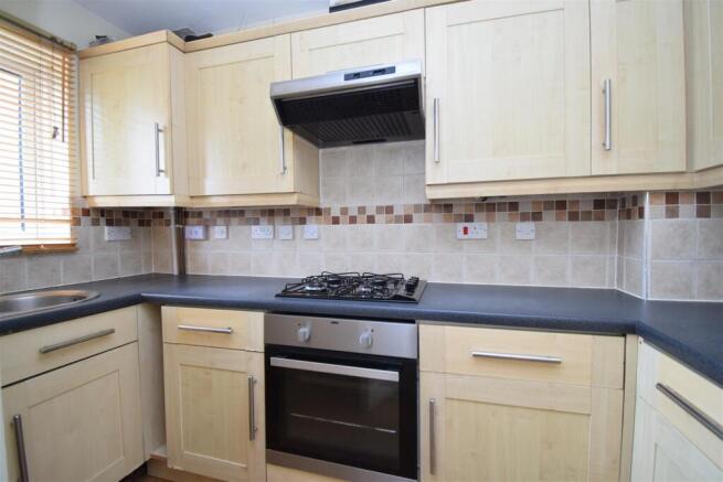 2 bed Semi-Detached to rent Image 4