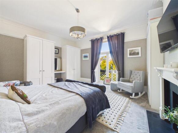 5 bed Semi-Detached for sale Image 10