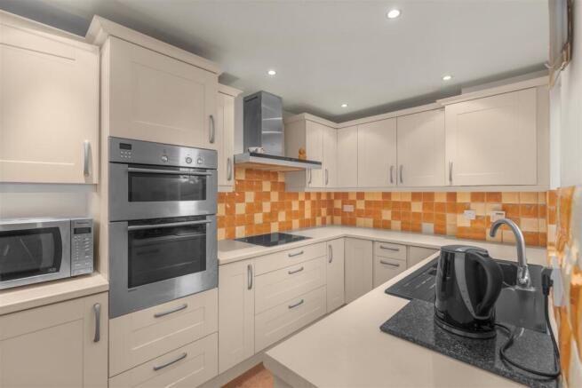 4 Delapre Drive, Banbury-11.jpg