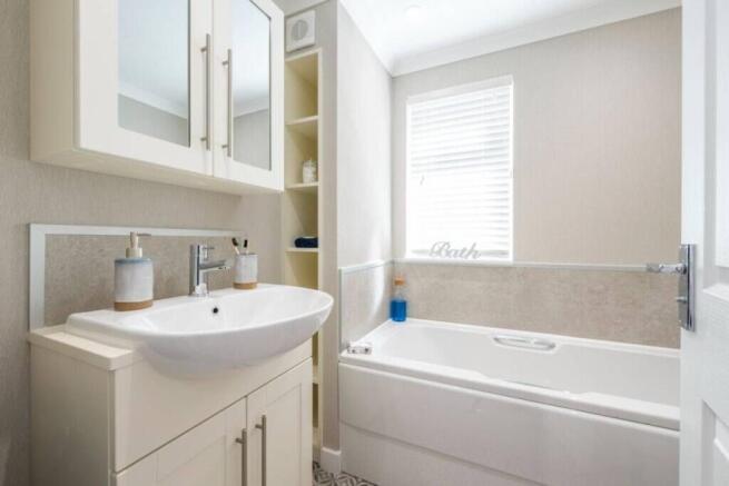 2 bed Park Home for sale Image 5
