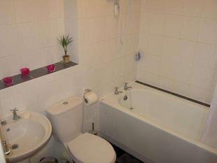 RE-FITTED FAMILY BATHROOM