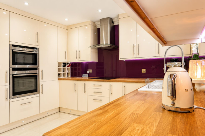 4 bed Detached for sale Image 11