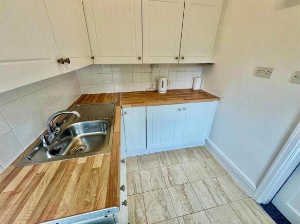 3 bed Terraced for sale Image 4