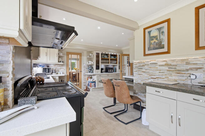 4 bed Detached for sale Image 4