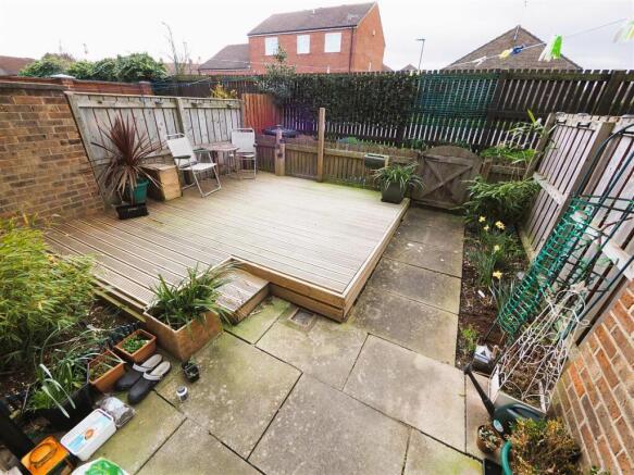 3 bed Terraced to rent Image 8