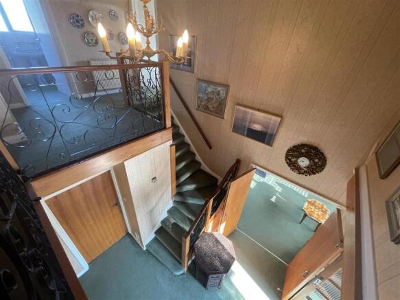 FIRST FLOOR LANDING