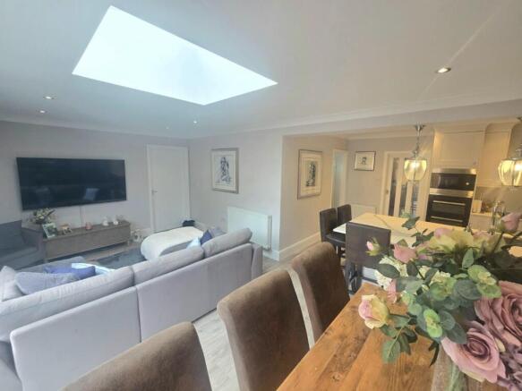 4 bed Semi-Detached for sale Image 8