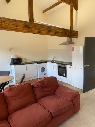 2 bed Apartment to rent Image 4
