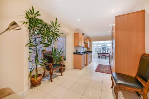 Oak View Gardens, Langley, Slough, SL3