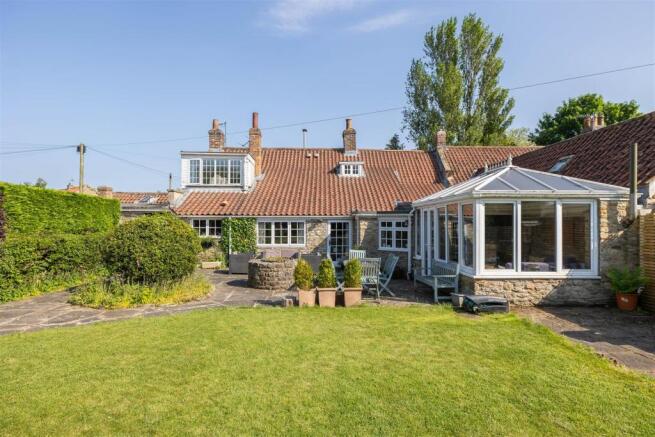 4 bed Semi-Detached for sale Image 5