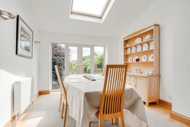 3 bed Semi-Detached for sale Image 8