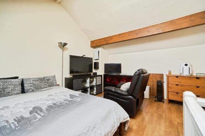 3 bed Terraced for sale Image 11