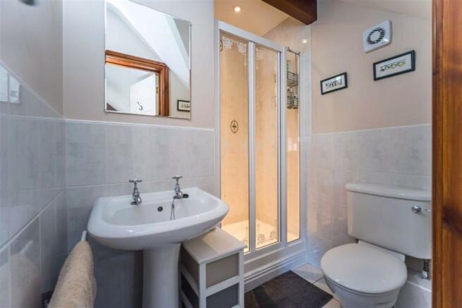 EN SUITE SHOWER ROOM