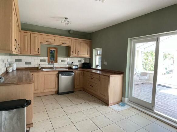 kitchen..jpg