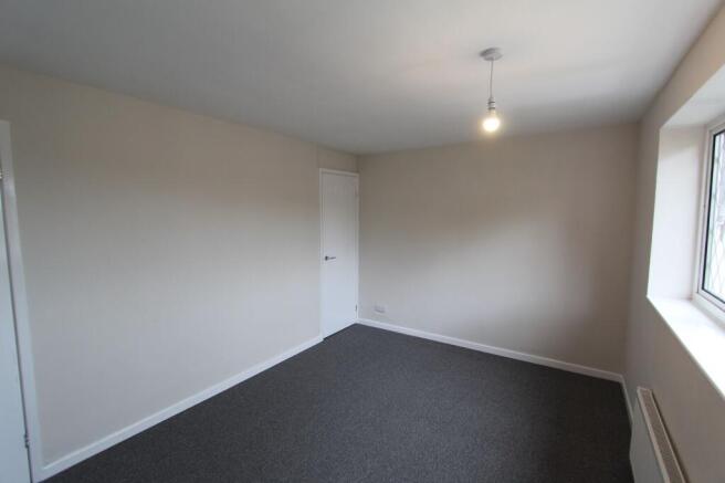 2 bed Semi-Detached to rent Image 11