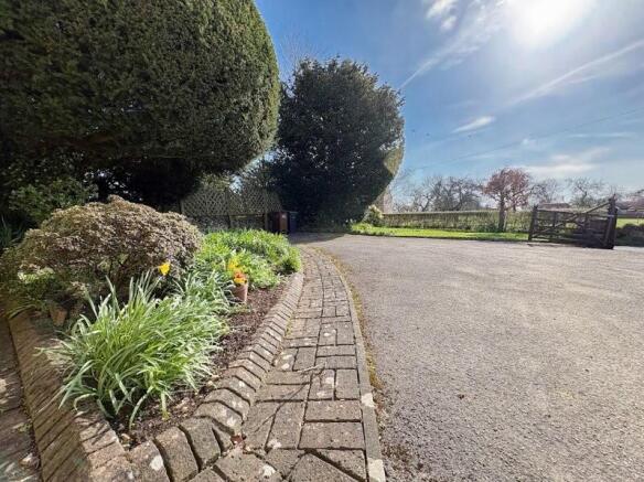 4 bed Detached Bungalow for sale Image 4