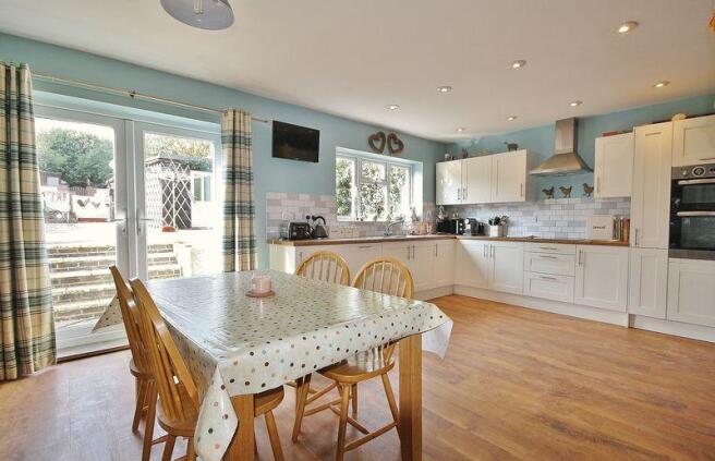 Kitchen/Dining...