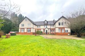 2, Dempster House, The Crescent, Farnham GU9 0LQ