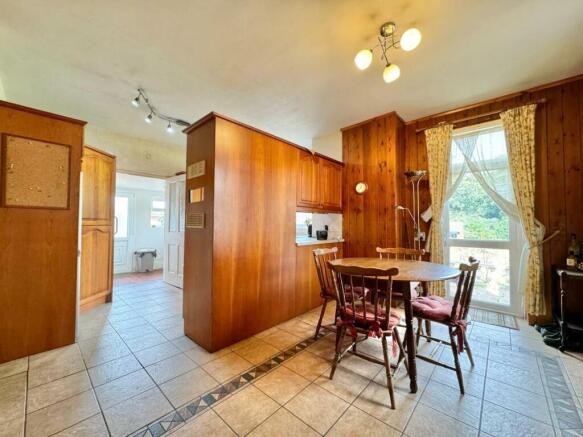 5 bed Detached for sale Image 10