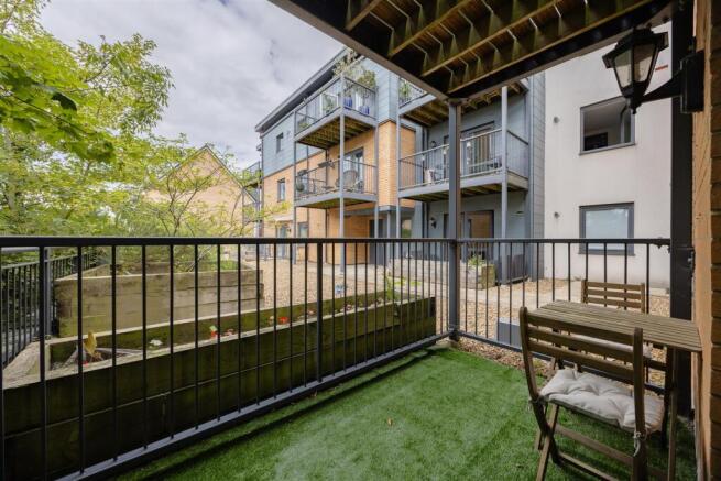 Shingly Place, E4