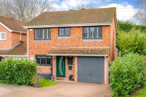 29, Dovedale Close, Owlsmoor, Sandhurst GU47 0YG