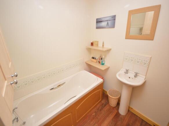 Family Bathroom / WC