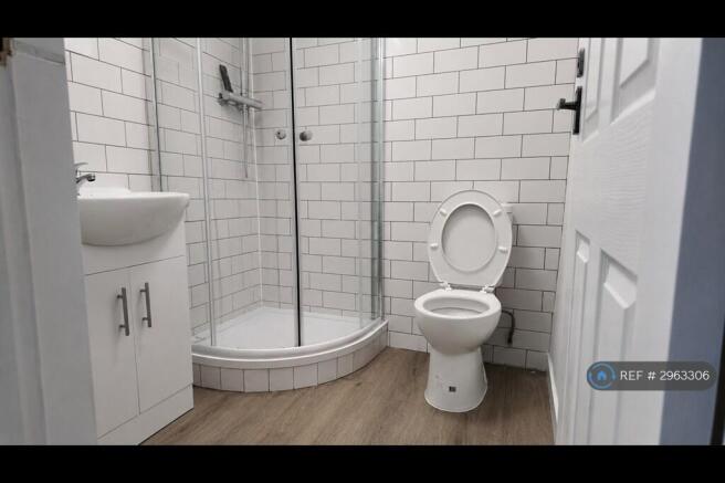 5 bed Flat to rent Image 5