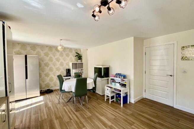 4 bed Detached for sale Image 6