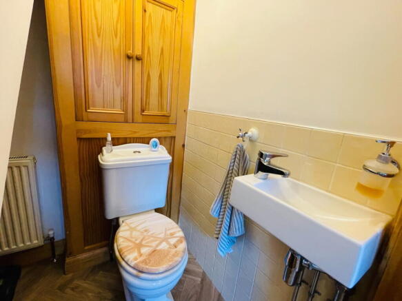 5 bed Detached for sale Image 12