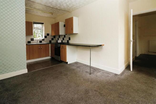 3 bed Semi-Detached for sale Image 4