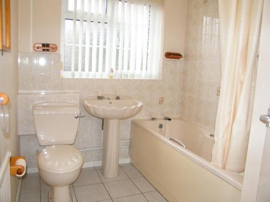 Cream Suite Bathroom