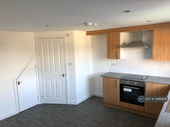4 bed Terraced to rent Image 4