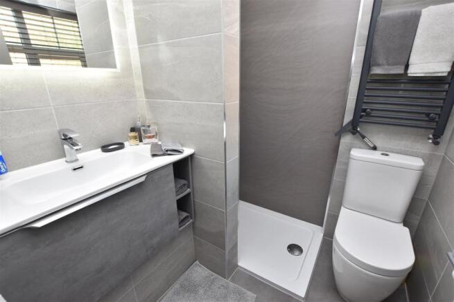 EN SUITE