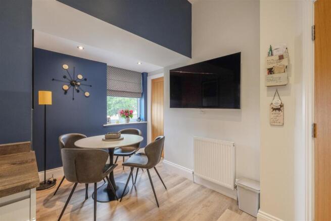 3 bed Apartment for sale Image 8