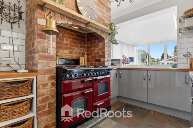 3 bed Semi-Detached for sale Image 7