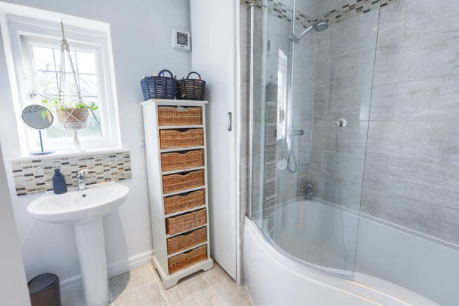 5 bed Semi-Detached for sale Image 10
