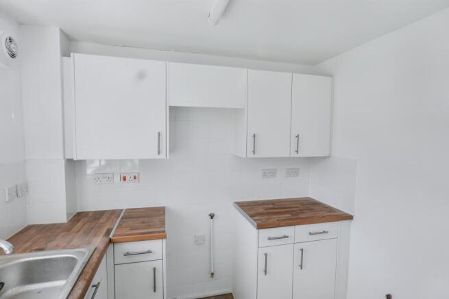 61 Glyndebourne Close, Salisbury, SP2 9HA
