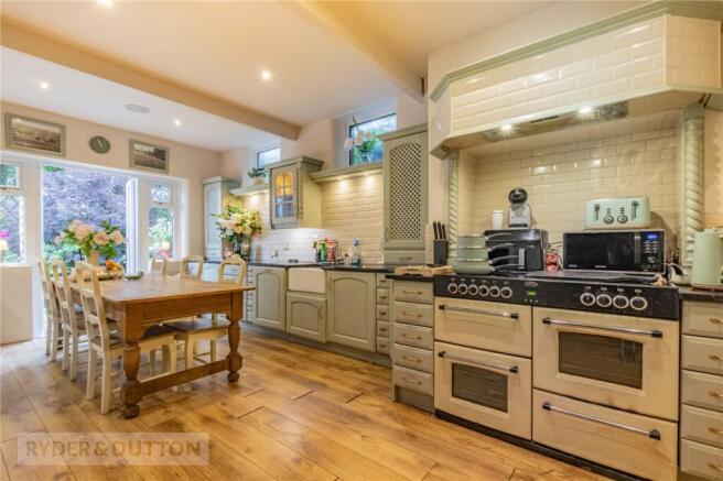 4 bed Detached for sale Image 10