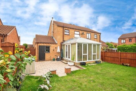 Queen Margarets Drive, Brotherton, Knottingley, North Yorkshire, WF11