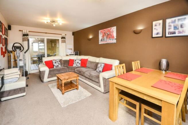 Lounge/Dining Room