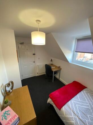 Neat, well-lit single bedroom with a comfortabl...