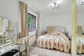 Flat 2, Lindsey Court, Veronica Close, Romford RM3 8PD