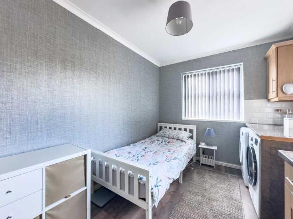 3 bed Semi-Detached for sale Image 10