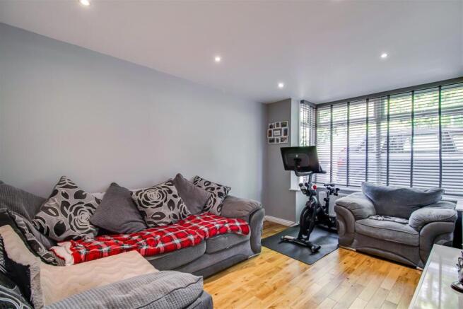 4 bed Detached for sale Image 7