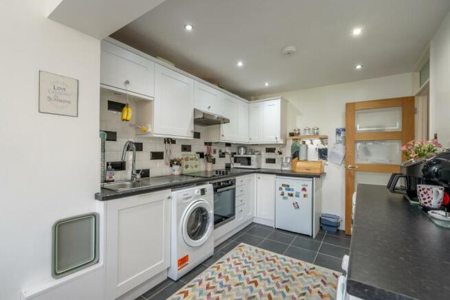 Kitchen (2).jpg