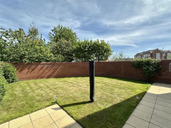 4 bed Detached for sale Image 12