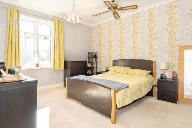 4 bed Semi-Detached for sale Image 5